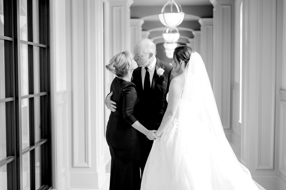 Notre-Dame-Smith-Ballroom-Summer-Wedding11