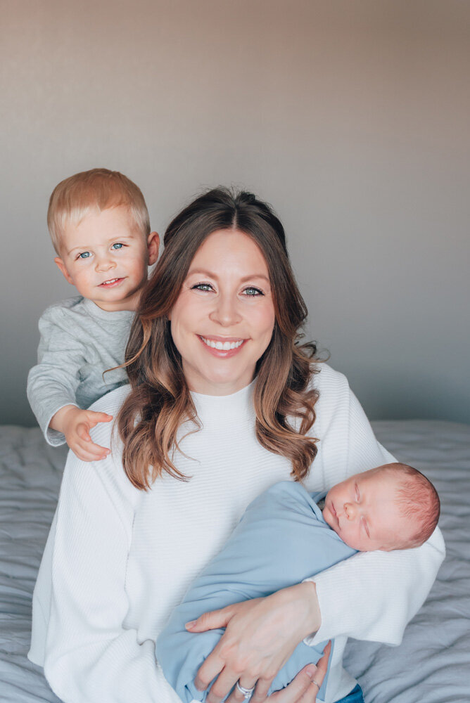 highlands-ranch-in-home-newborn-mom-sons