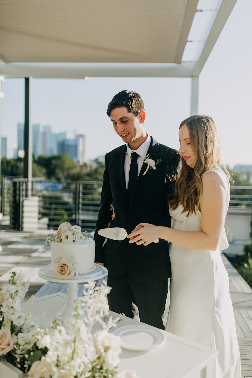 amber-mcwhorter-photo-tampa-elopement-rooftop220-chantilly-chic-planners-5