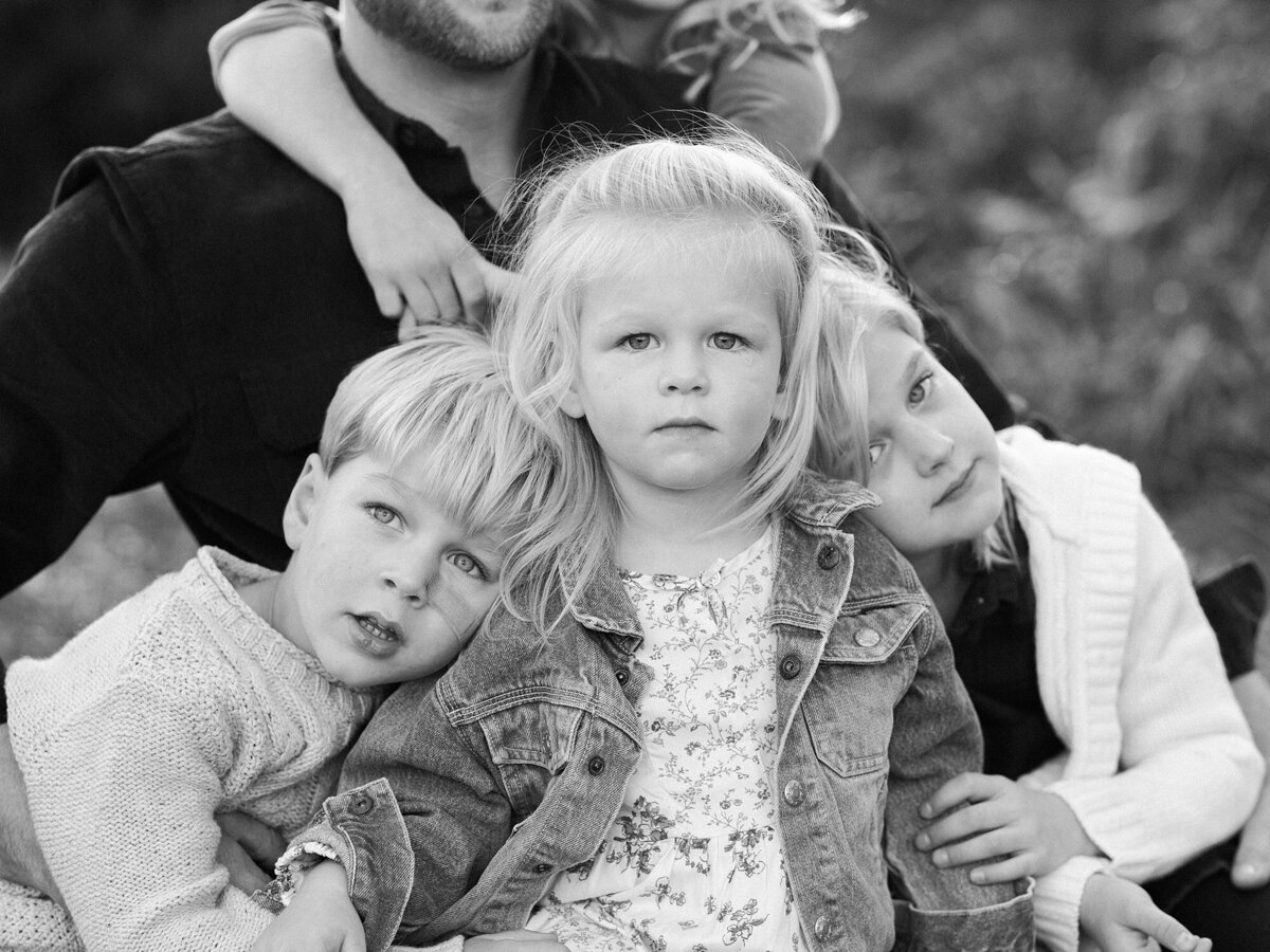 fall-family-photos-at-home-crozet-virginia-amy-nicole-photography-0110