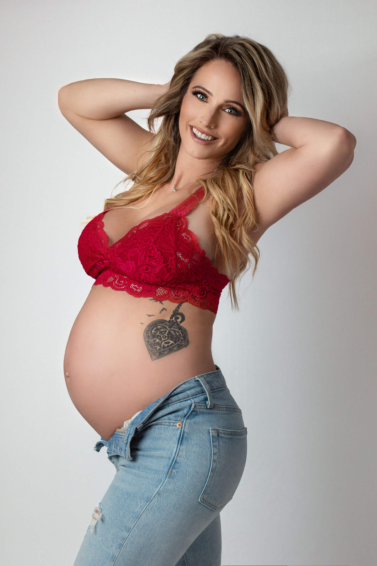 beautiful pregnant mother posing for hamilton maternity photographer - White Orchid Photography