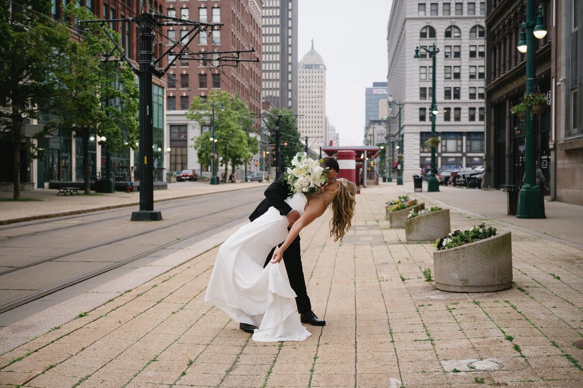 bride-and-groom-wedding-pictures