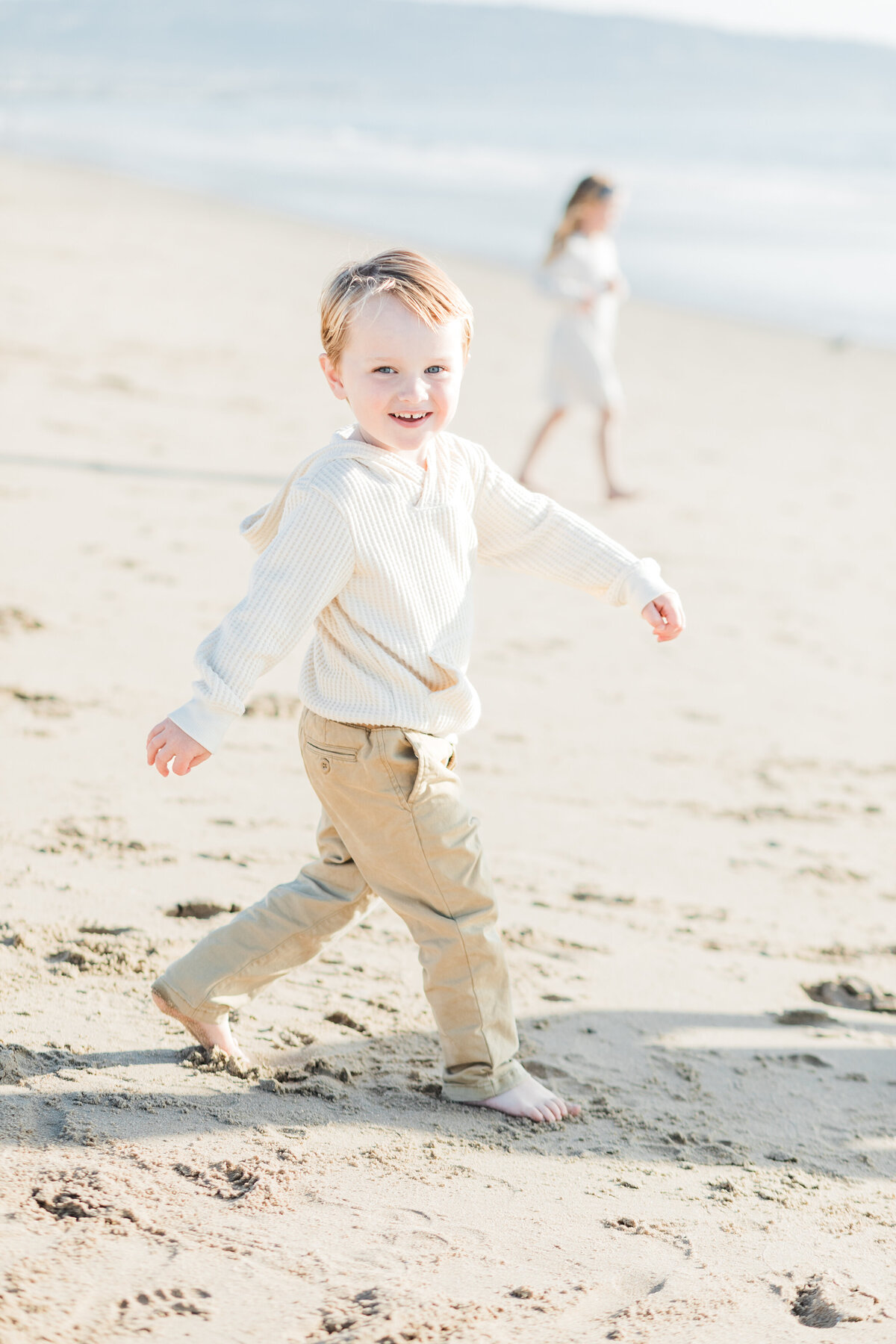 little-boy-walking-on-Manhattan-Beach