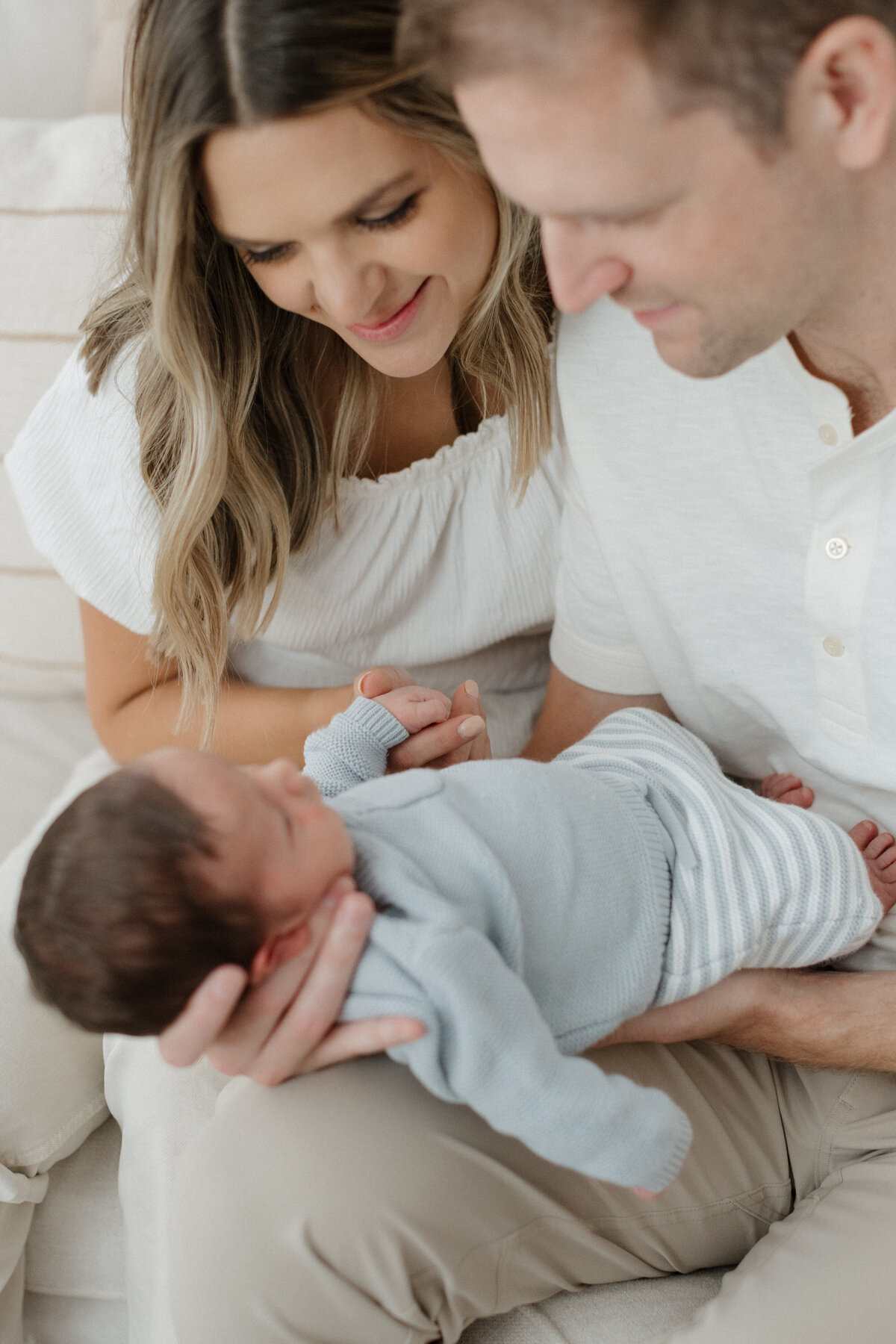 Indianapolis lifestyle family photography parents with newborn