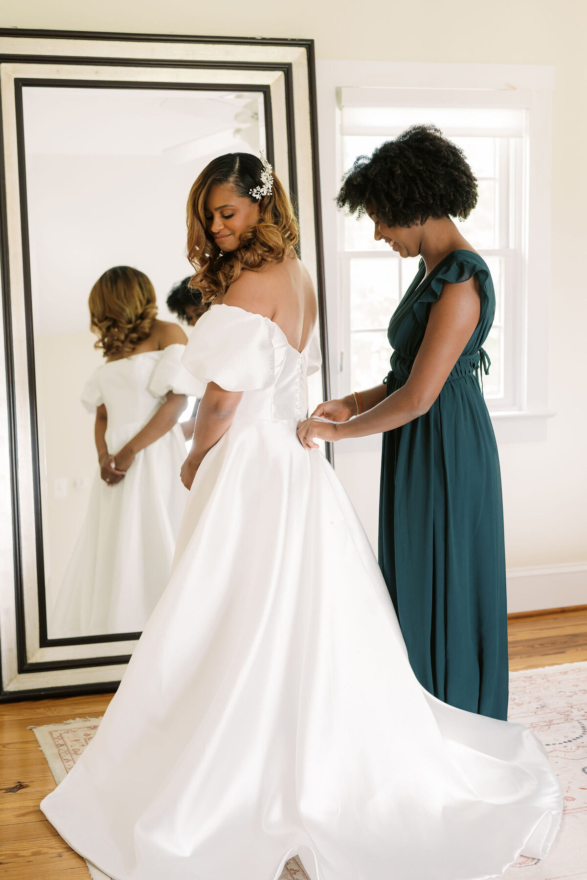 GettingReady_AVWedding_MaddyWilliamsPhotography-30