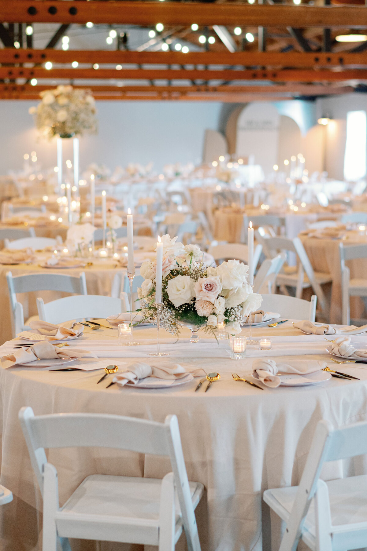 Meraki Design Wedding and Event Floral Studio Florist Wedding Flowers Full Service St. Louis Destination Luxury Floral Design Florists Designers Personal Unique Mandernach-7-receptiondetails-4