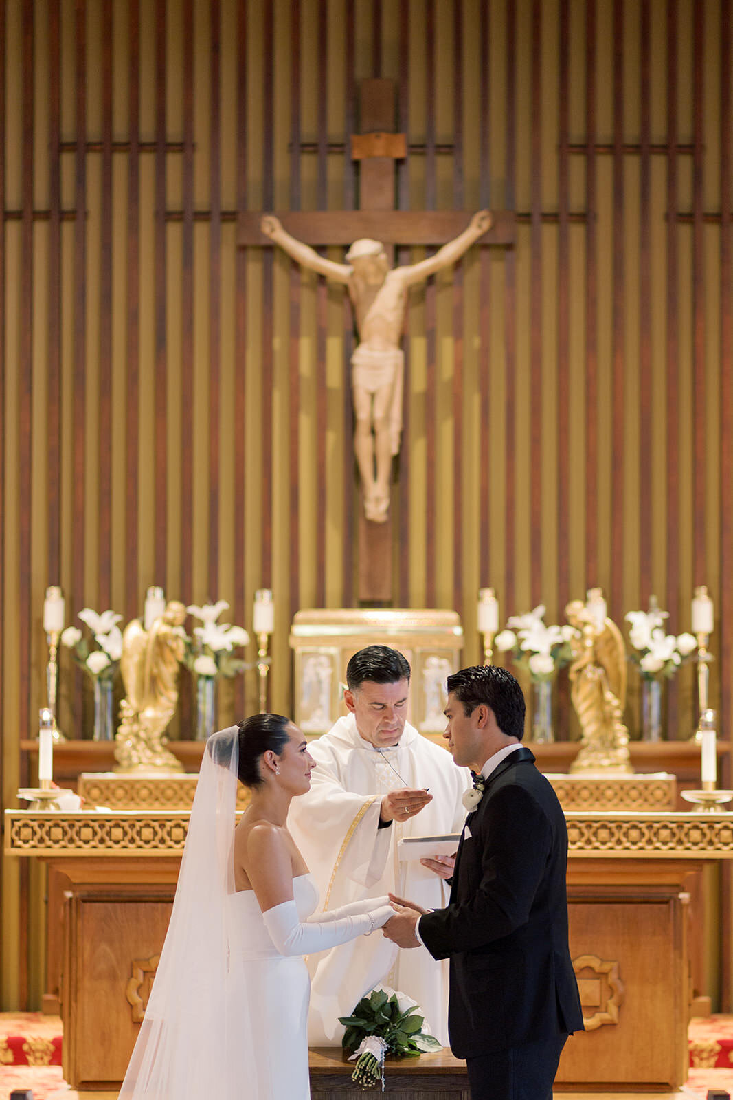 bride-groom-exchanging-vows-5CE-W