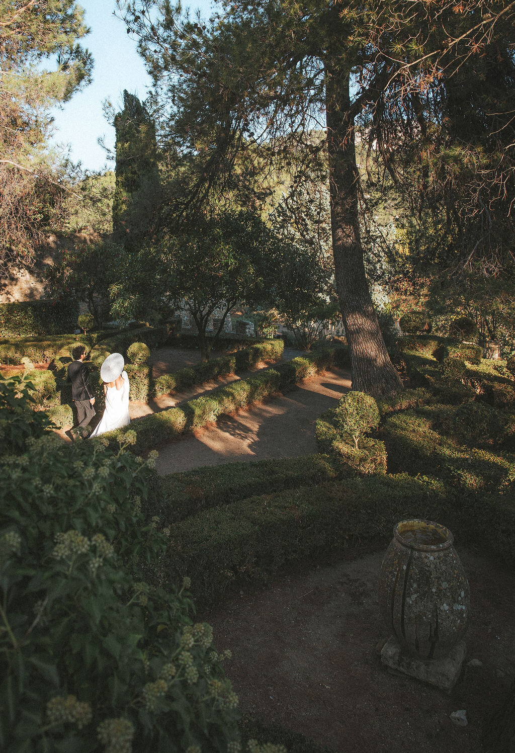 romantic-couple-strolling-french-chateau-gardens1