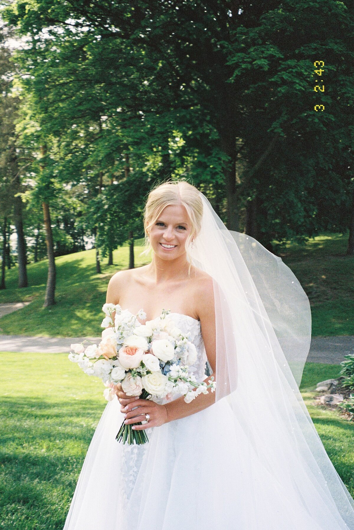 Oak-pointe-country-club-wedding_1367