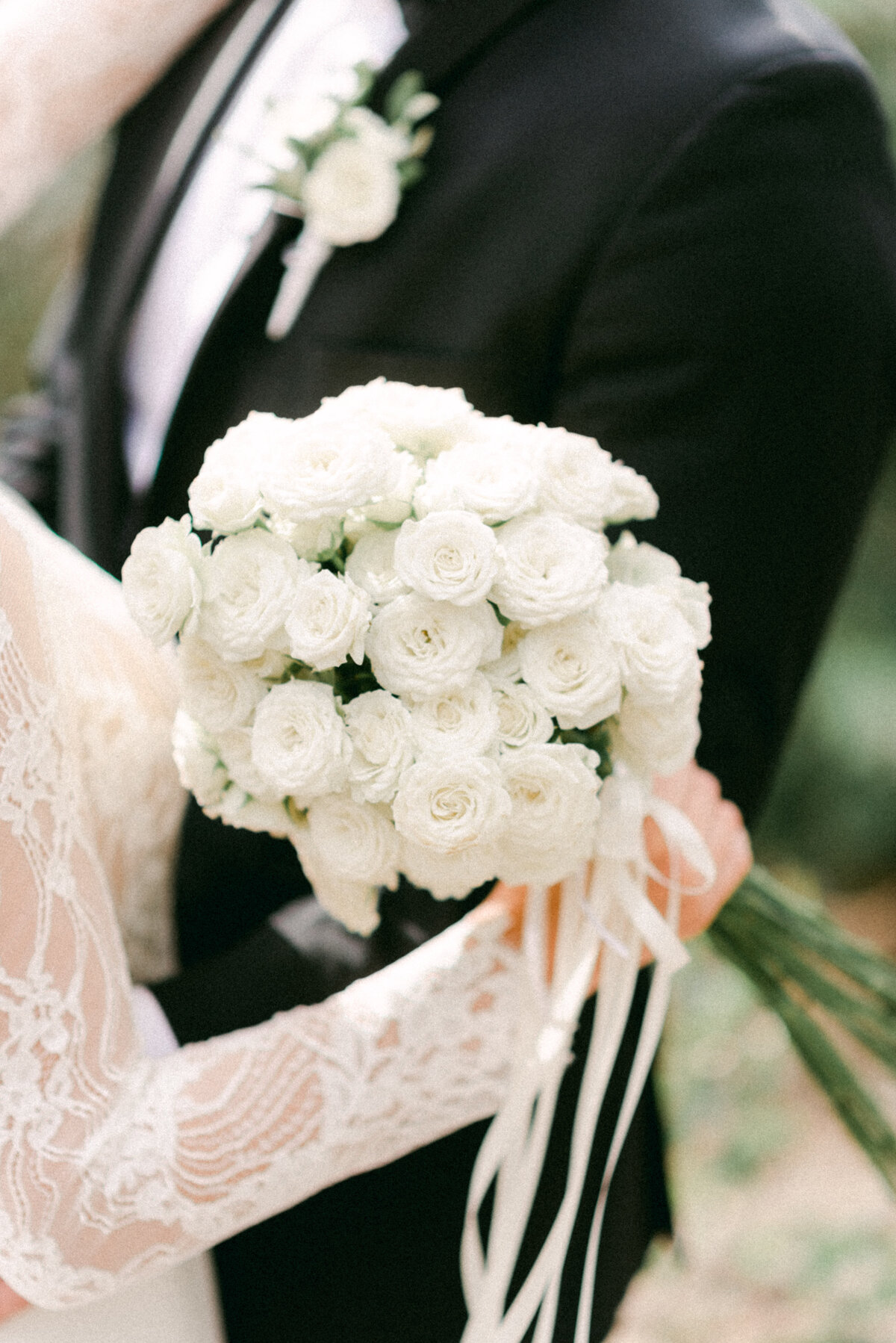 A close up image of a  bride holding a wedding bouquet of white roses  photographed by wedding photographer Hannika Gabrielsson.