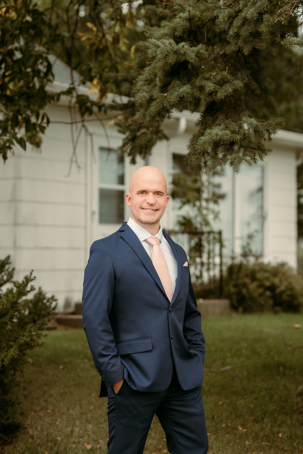 Capture your outdoor lifestyle with professional dating portraits in Minneapolis. Authentic images that enhance your online dating profile and attract meaningful connections.