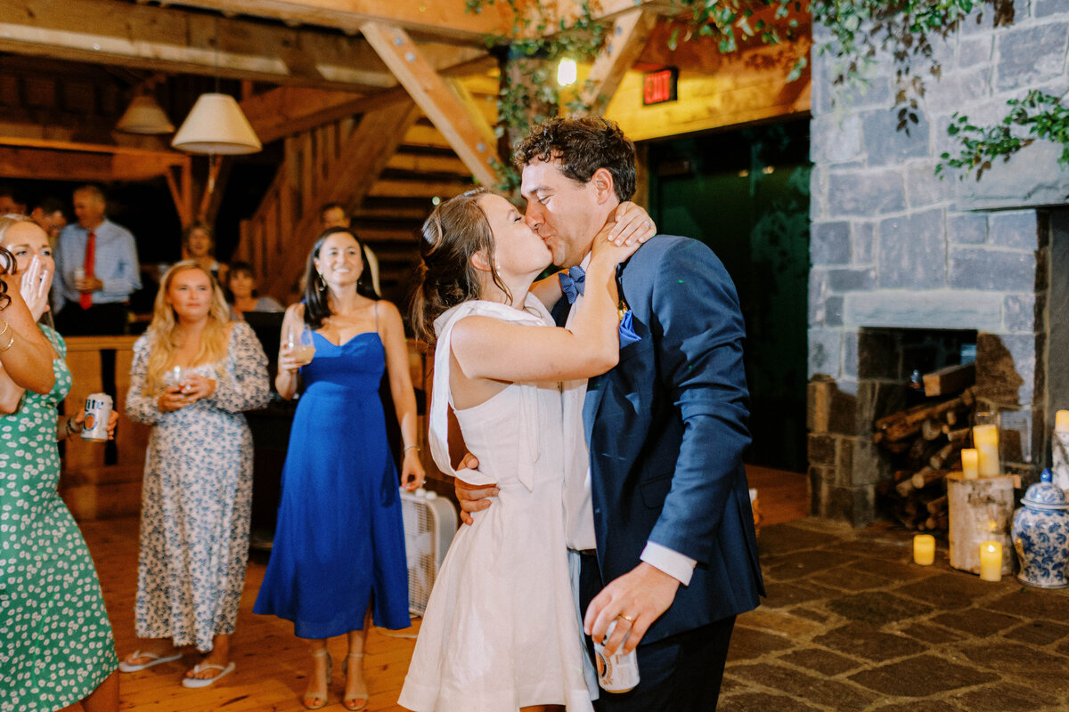 Vermont-Luxury-Wedding-Photographer-Reception-Party_333