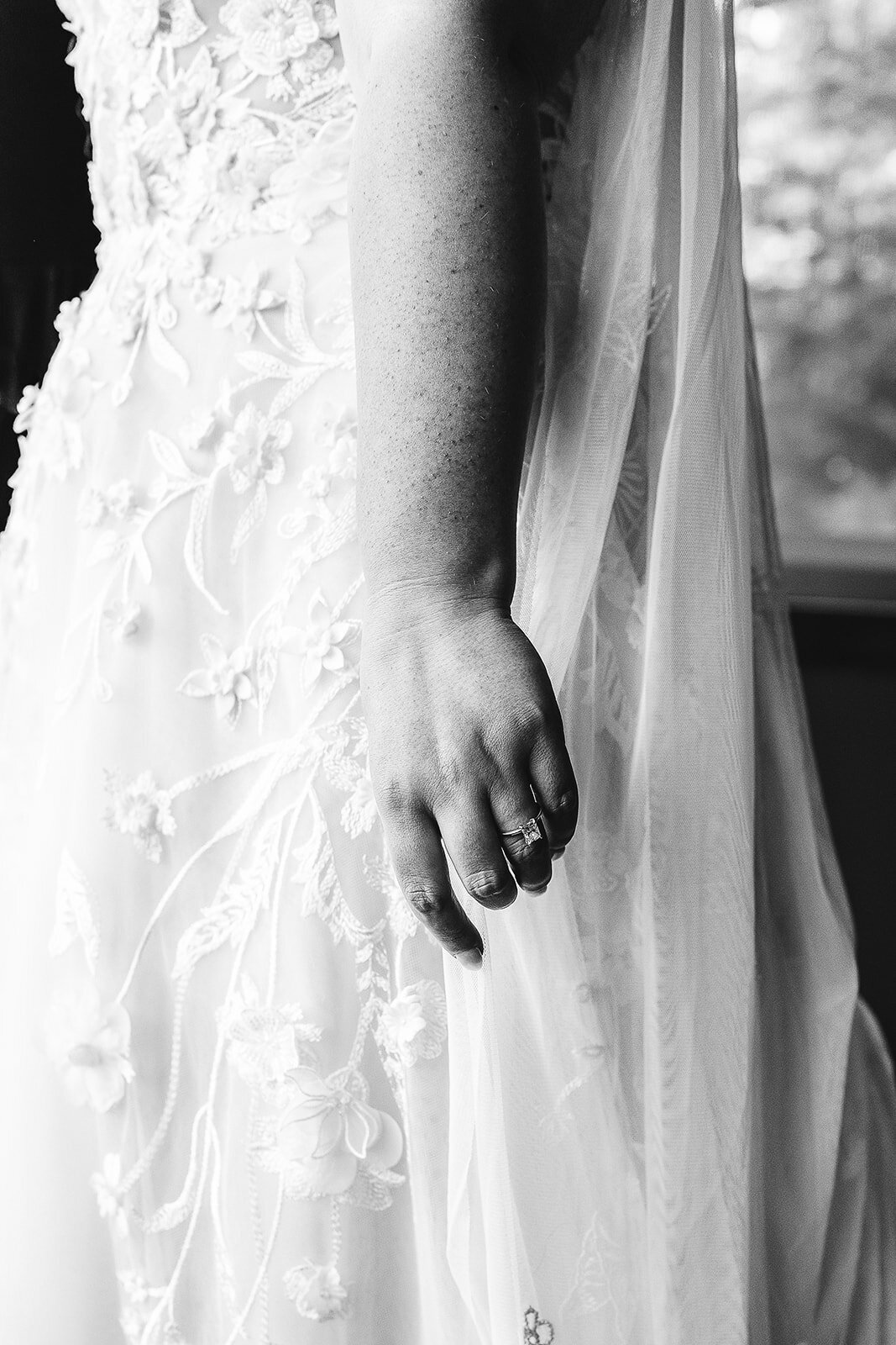 Findlen_LSPhotography_Sneak PeekBW-2_websize