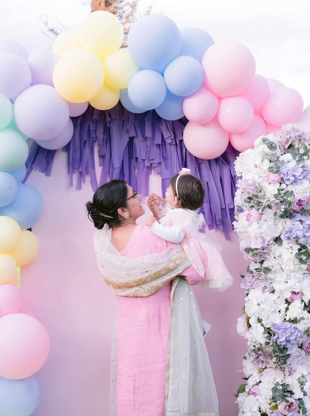 mom-and-baby-butterfly-balloon-wall-party-decor