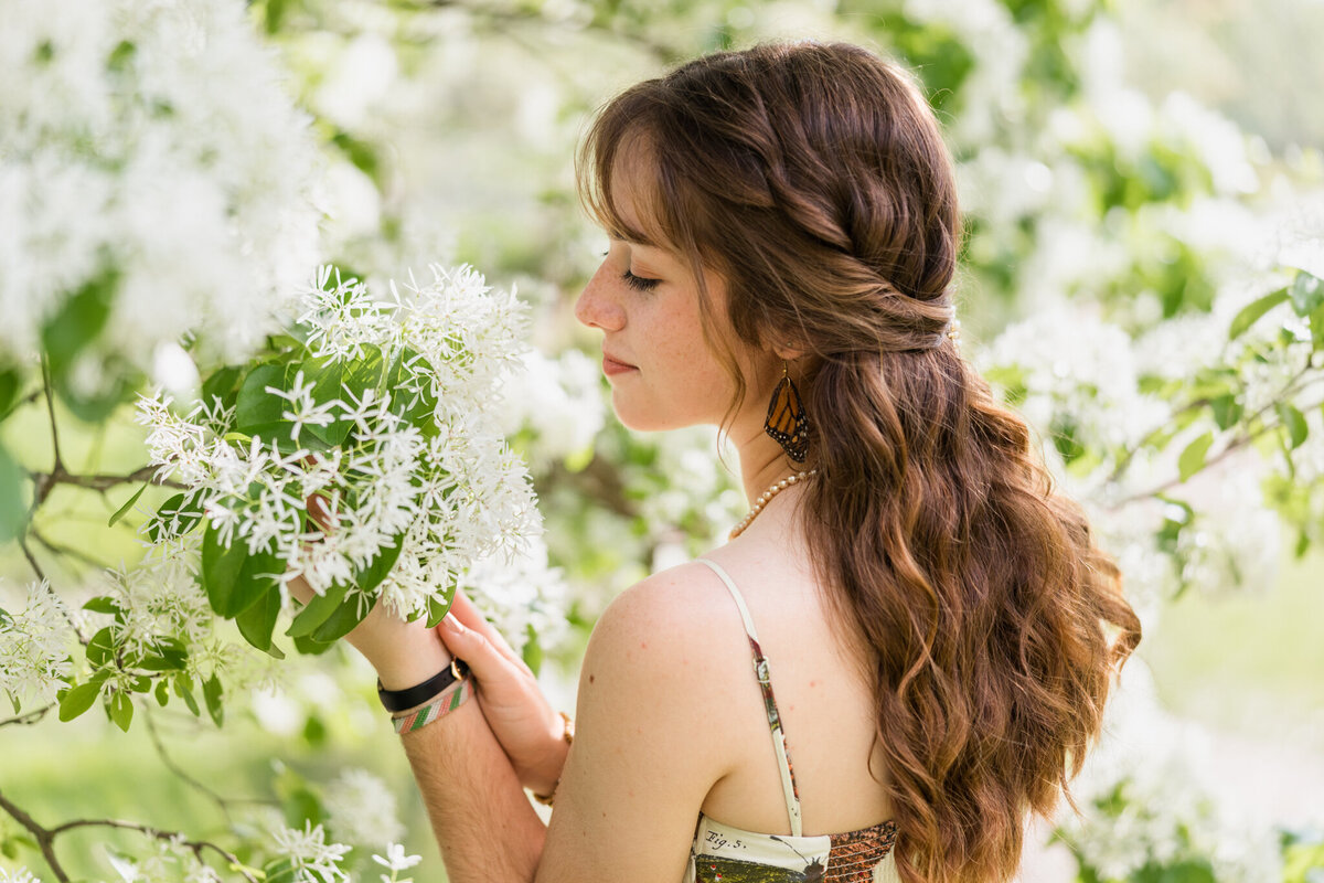 senior-girl-with-fringe-tree