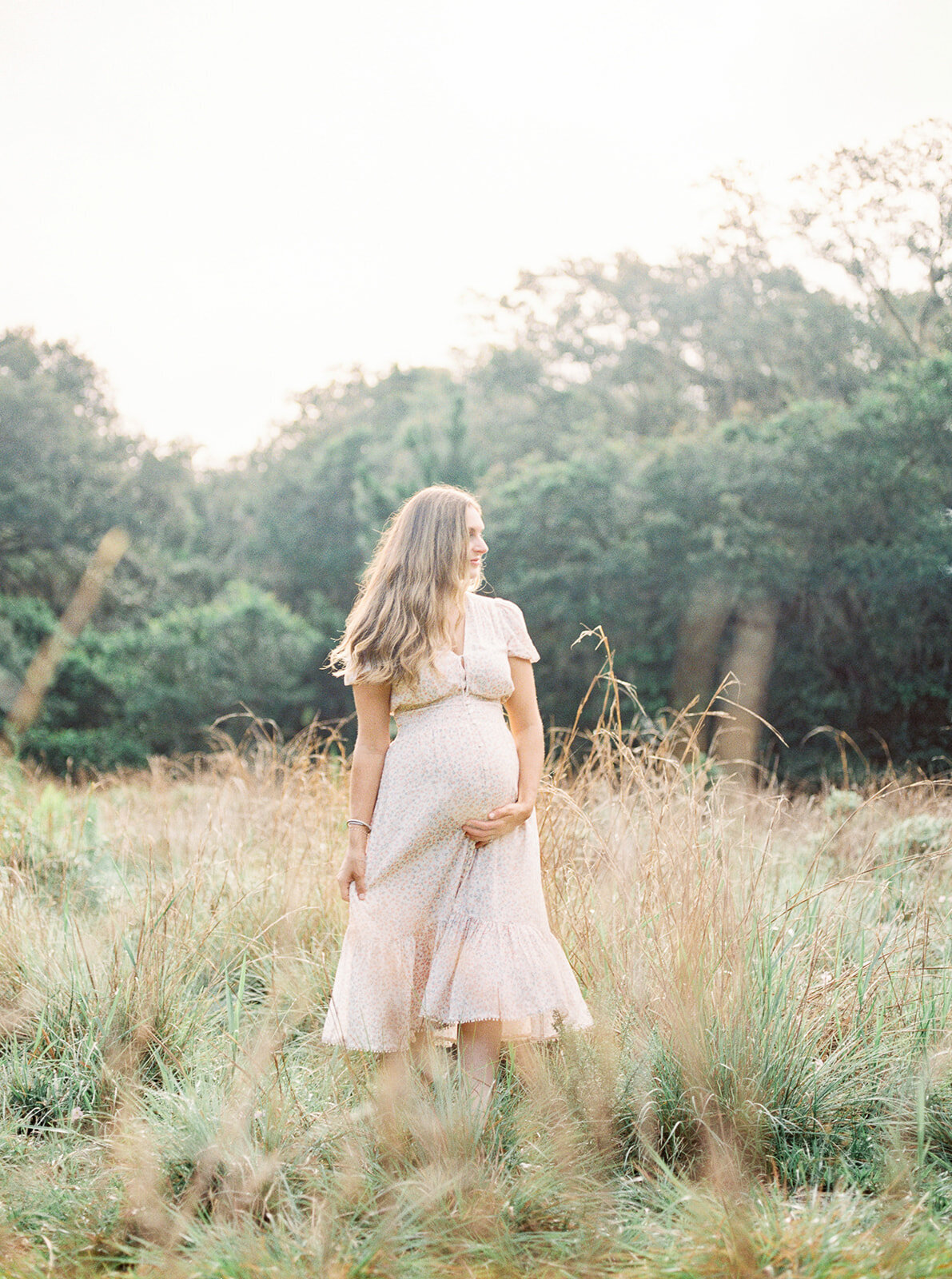 Ethereal portrait of an expectant mother by Orlando maternity photographer.