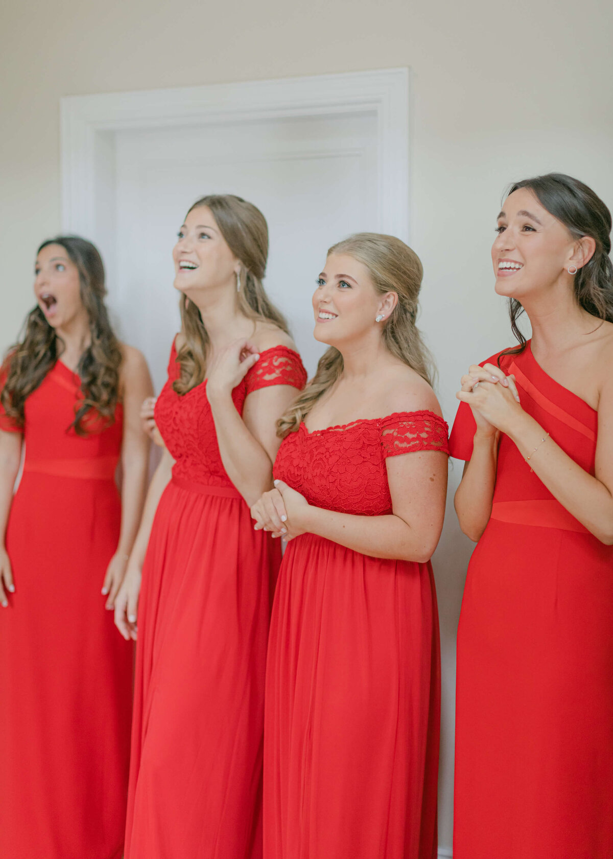 chloe-winstanley-weddings-bridesmaids-first-look