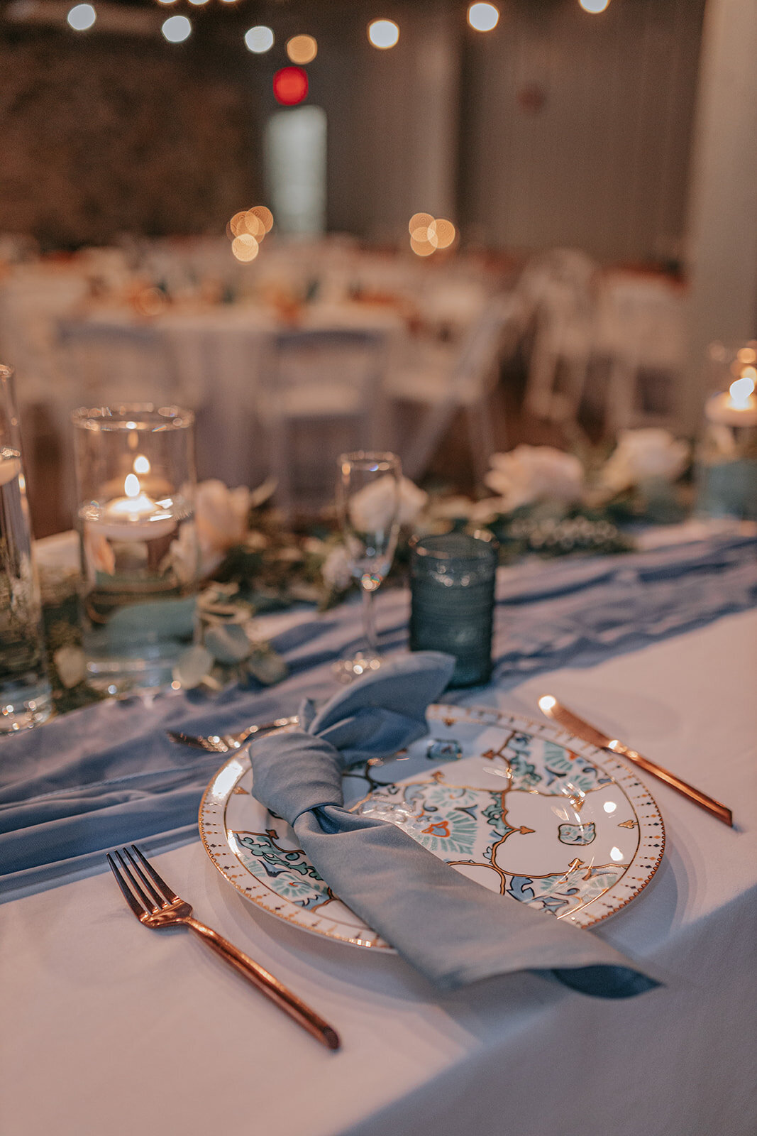 Long wedding table with blue napkins and white and blue table cloth