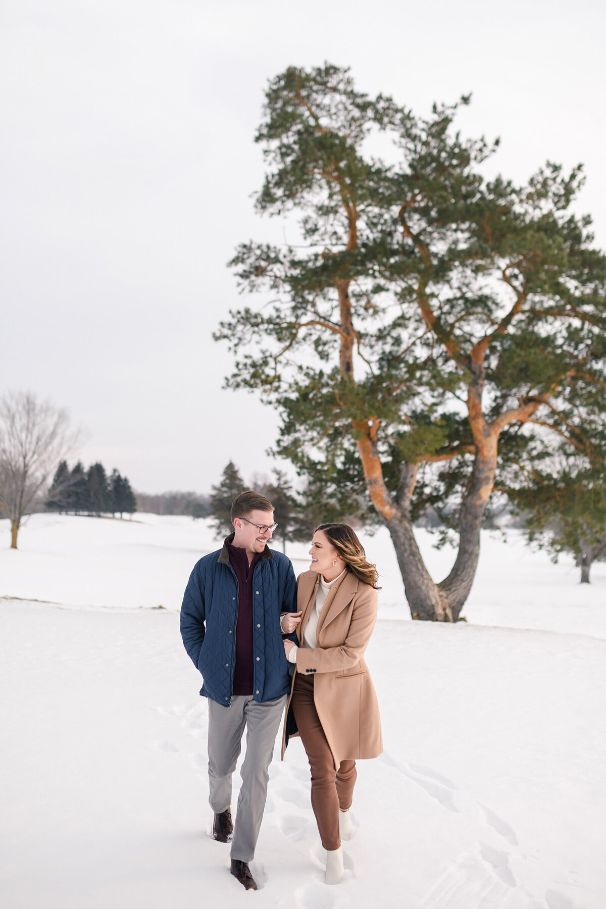 carriage-house-lac-la-belle-engagement-winter-the-paper-elephant-0023