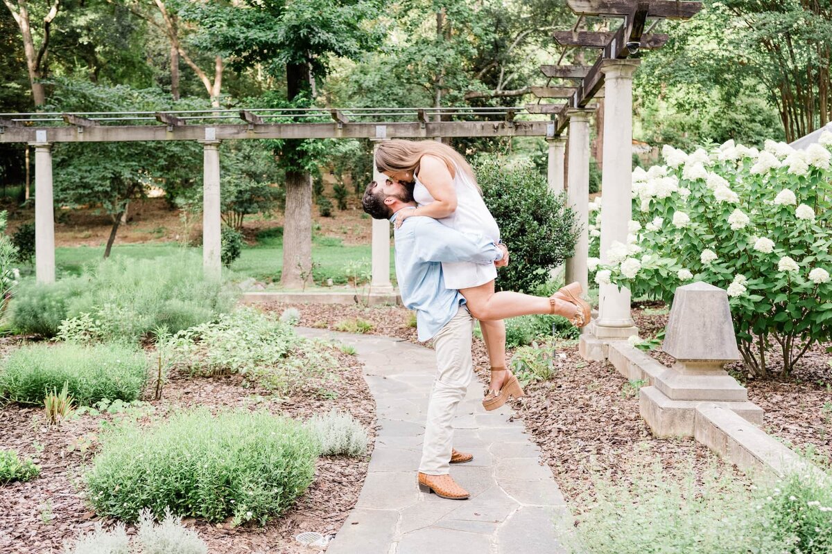 Elli-Row-Photography-CatorWoolford-Gardens-Engagement_2973