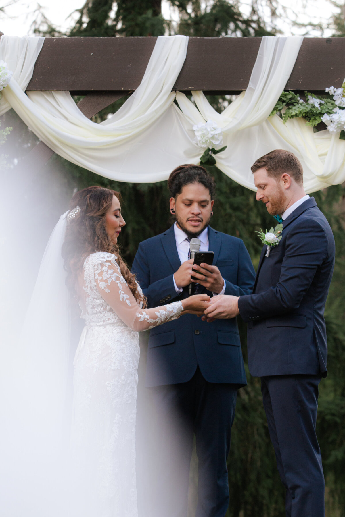 emotive-wedding-photography-trinity-tree-farm