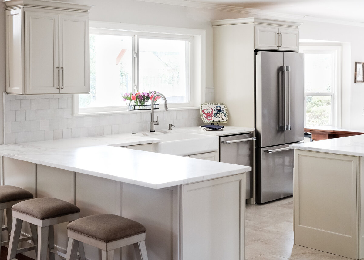 creamy-white-kitchen-reno-new-orleans-lrm-architecural-design-02