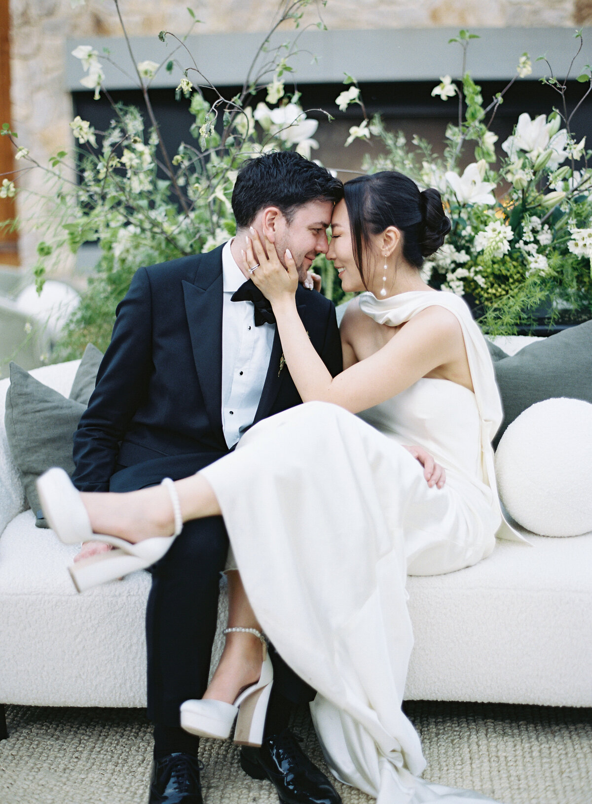 the-estate-yountville-romantic-bride-groom-lounge-portrait