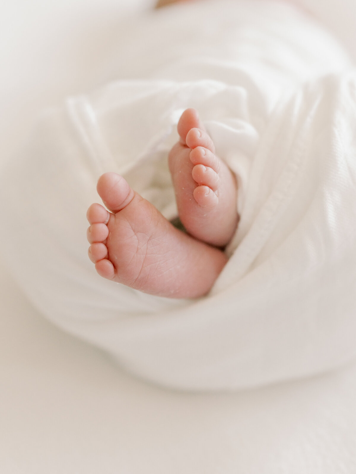 Newborn baby toes swaddled in a blanket in Williamsburg Va