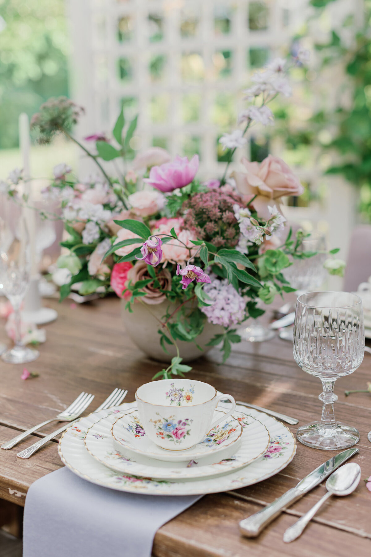 Rebekah Brontë Designs - High-End Wedding Designer. Curated & Meaningful Wedding Design & Management. Modern Fine Art Calgary Wedding Design at The Deane House, florals by Flower Artistry, photo by Kaity Body Photography
