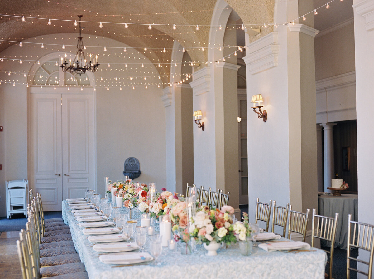 reception-wedding-dinner-table-bright-airy