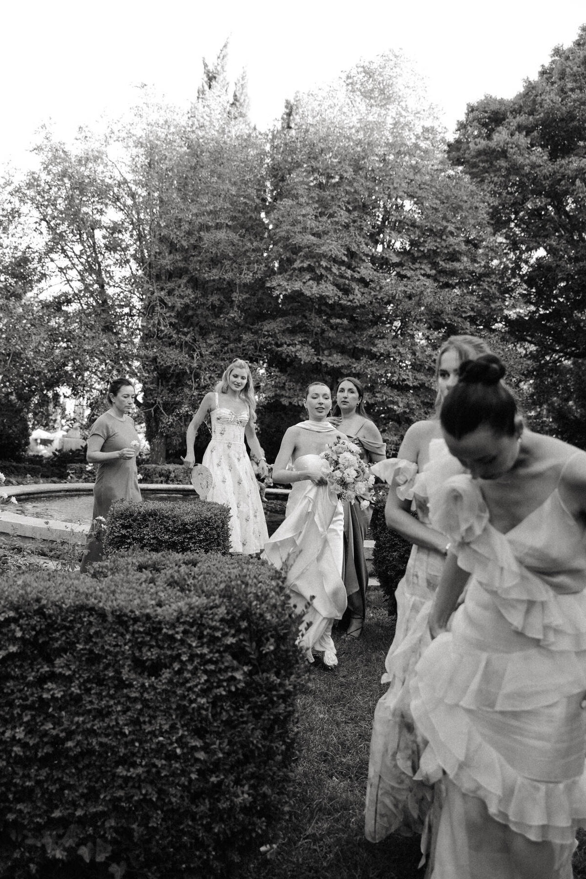 bridesmaids group photo in Provence