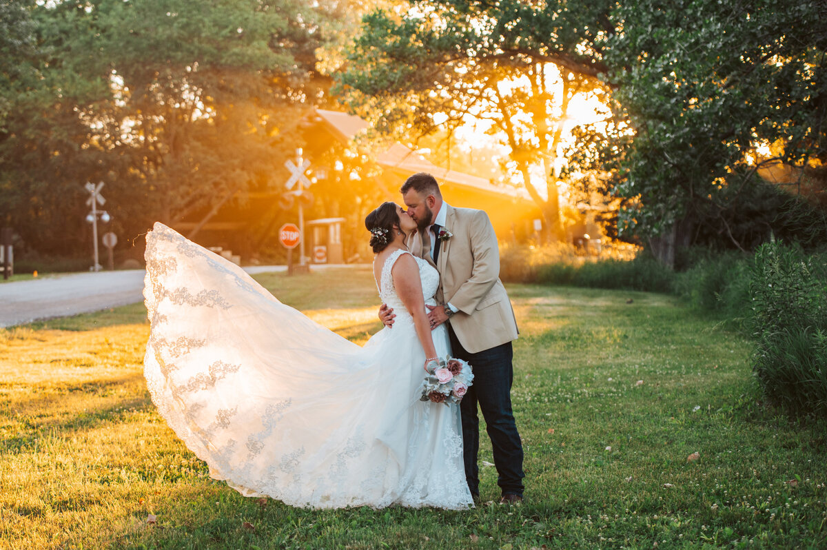 sarah-oberheim-photography-best-st-louis-missour-wedding-photographer-near-me-wildlife-prairie-park-wedding-photography7