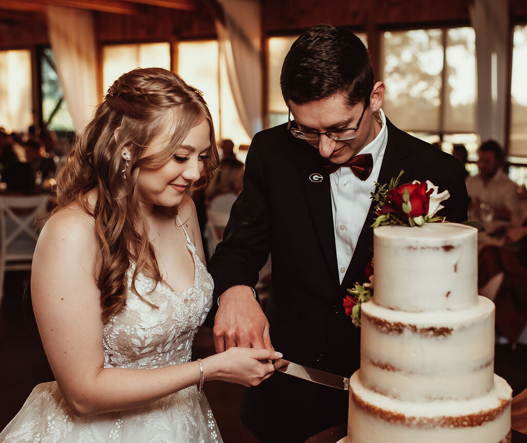 cake-cutting-north-georgia-wedding-lewallen-farms