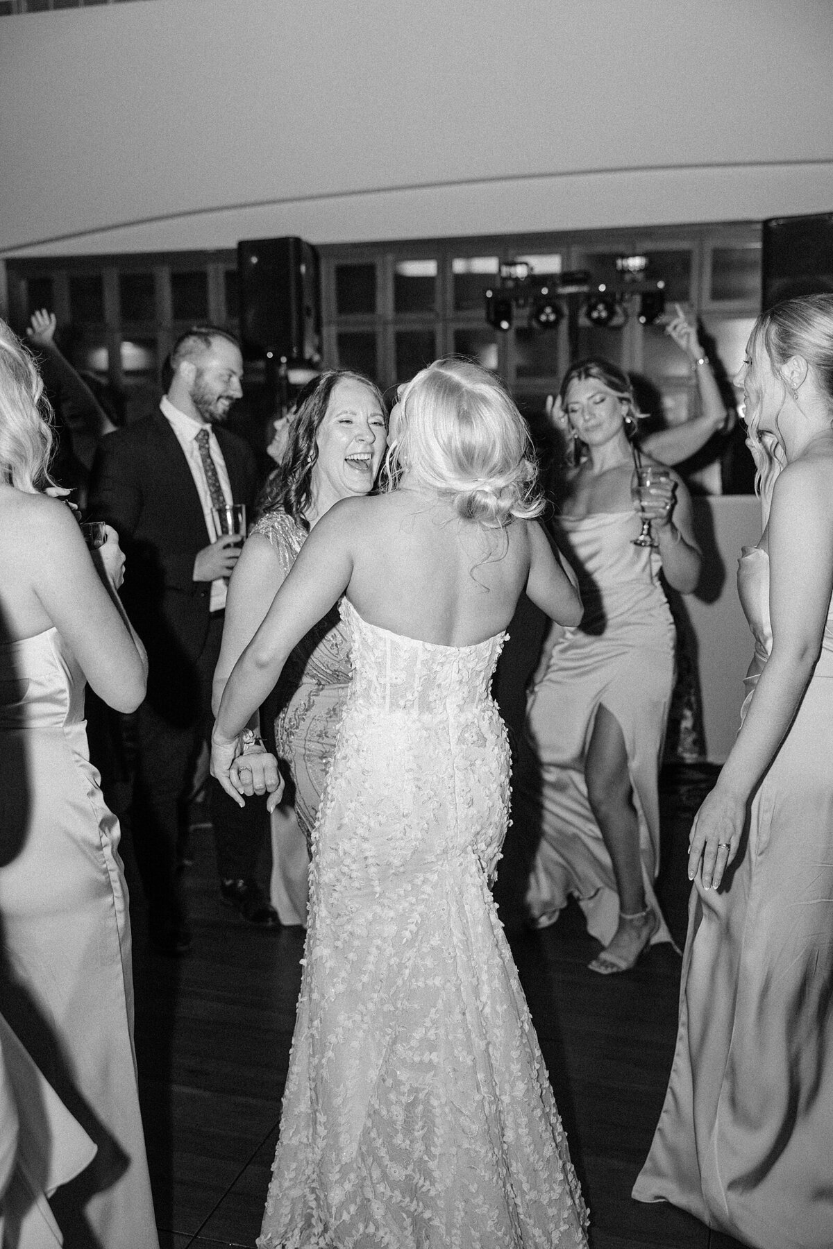 Oak-pointe-country-club-wedding_1361