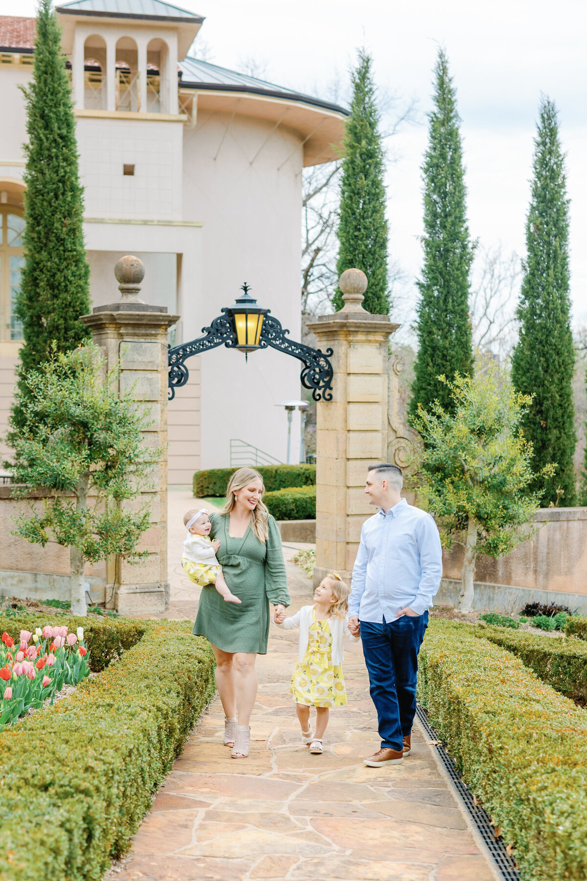 Mackey Family Photoshoot - Philbrook Museum - Amanda Hitchen Photography-2