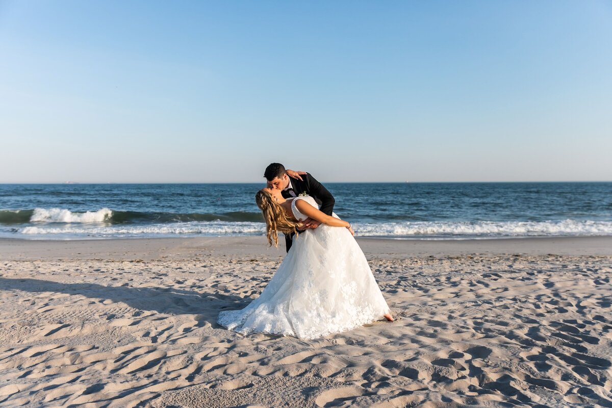 emma-cleary-new-york-nyc-wedding-photographer-videographer-venue-lawrence-beach-club-17