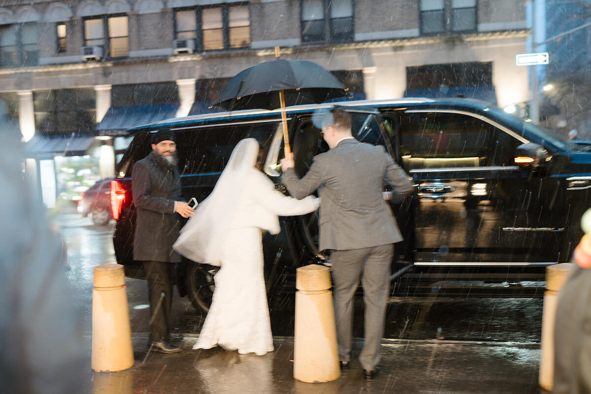 Snowy night time wedding portraits New York City wedding | Oduma photography-2