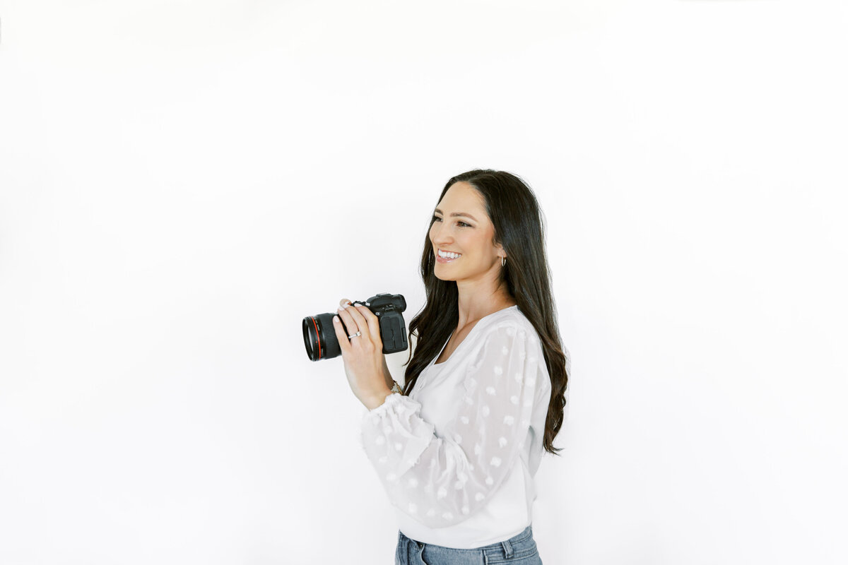 Arizona Family Photographer holding a Canon camera