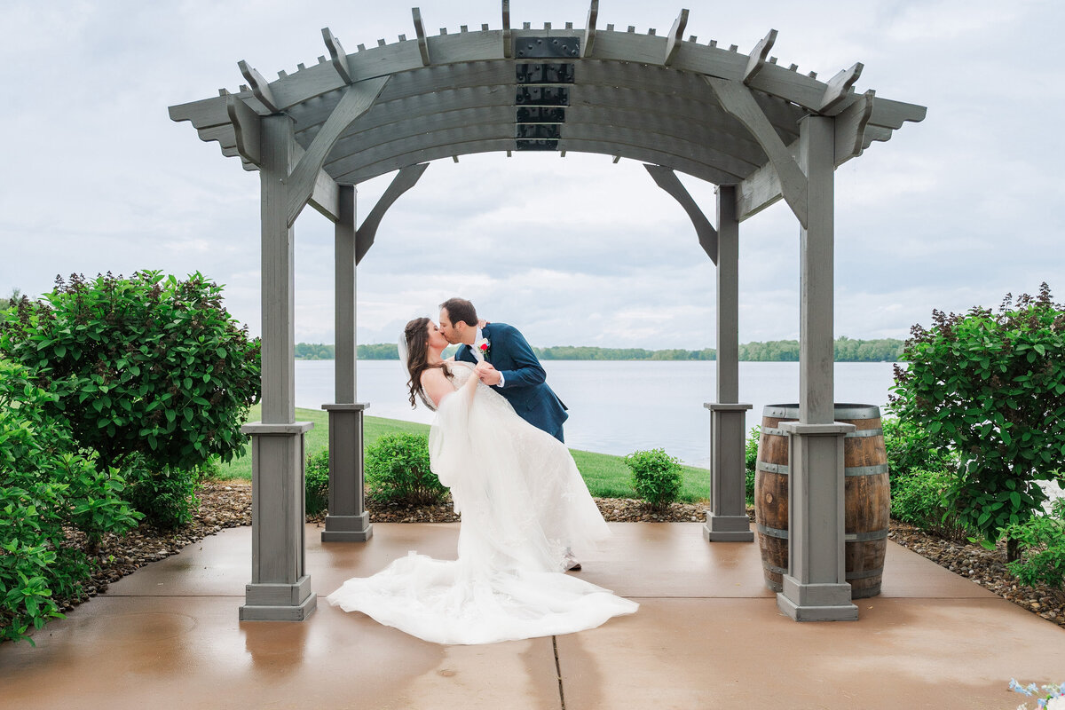 wedding picture under the pergola at vineyards at pine lake event center