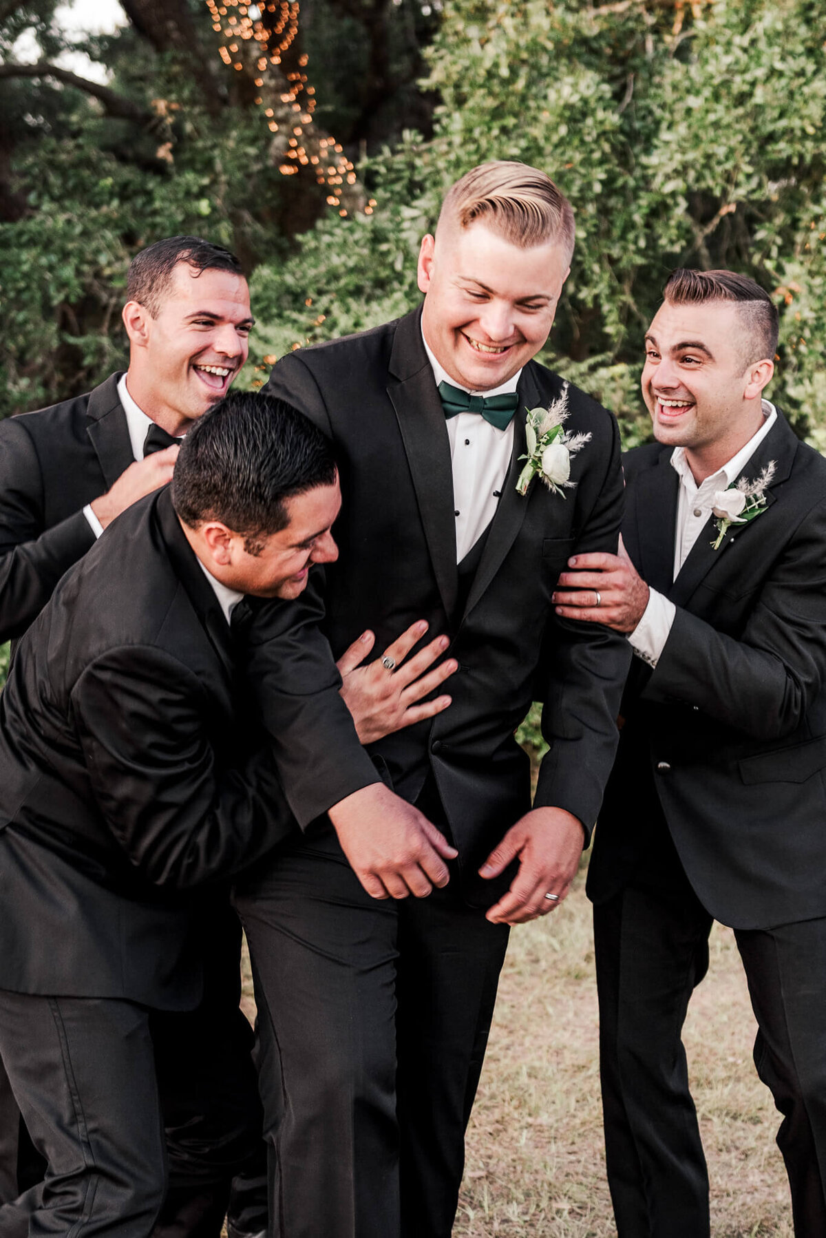 Fairhope-Alabama-Mobile-Birmingham-Pensacola-Florida-Wedding-Photographer-Videographer-Oak-Hollow-Farm-Travis-Ralyn-Groomsmen-Fun-Smiling