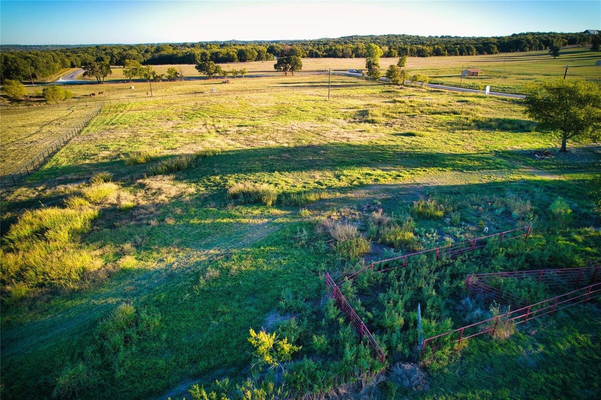 1 acre for sale in Mountain Springs Texas