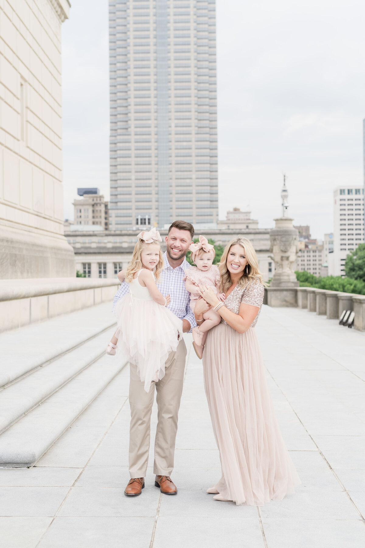 Downtown-Indianapolis-Family-Photographer