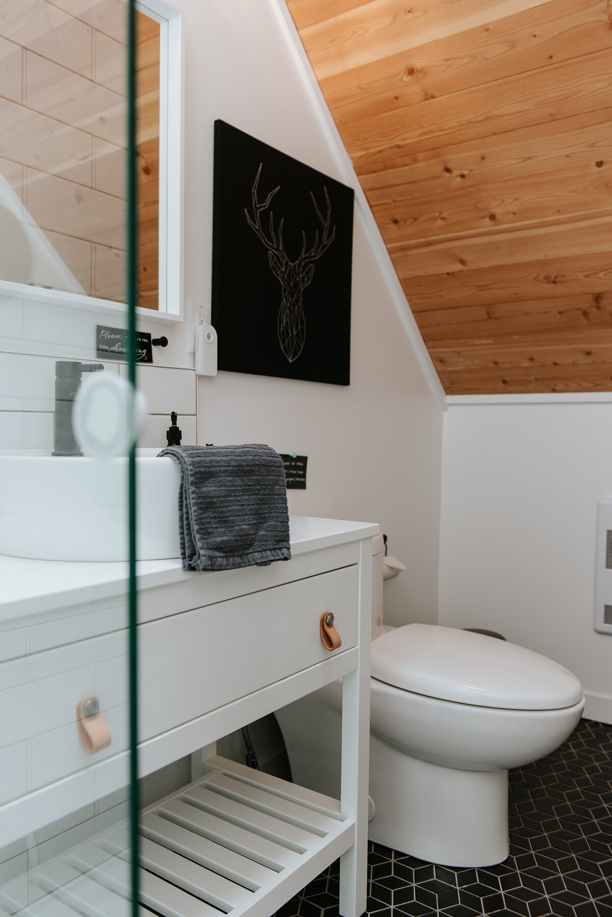 Nectar Yoga Washroom Interior Vancouver British Columbia Canada 05_2023 @RobinBonnerPhotography