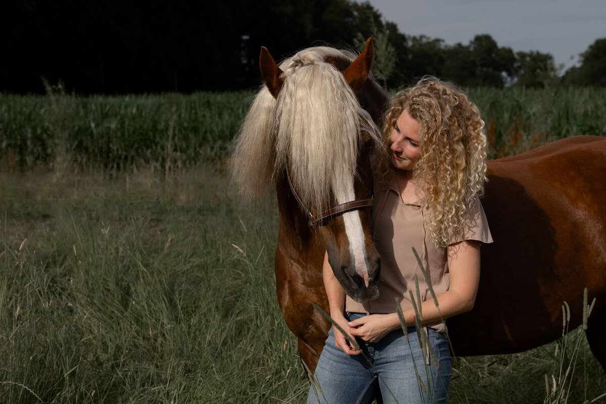 Kindercoaching met paarden is teamwork tussen Nikki en haar paarden.