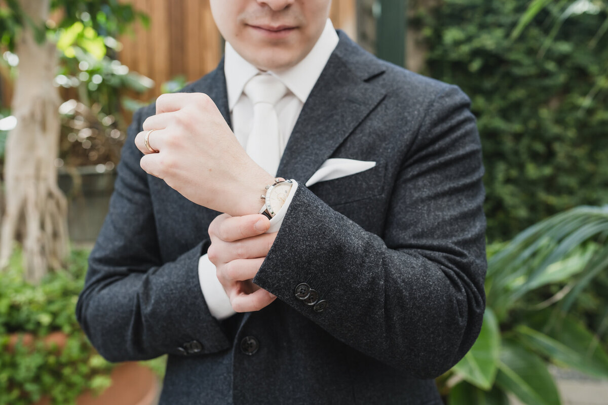 BLUSH AND BLACK SPRING PLANTERRA CONSERVATORY WEDDING IN WEST BLOOMFIELD, MICHIGAN PROVIDED BY KARI DAWSON, TOP-RATED DETROIT WEDING PHOTOGRAPHER, AND HER TEAM44