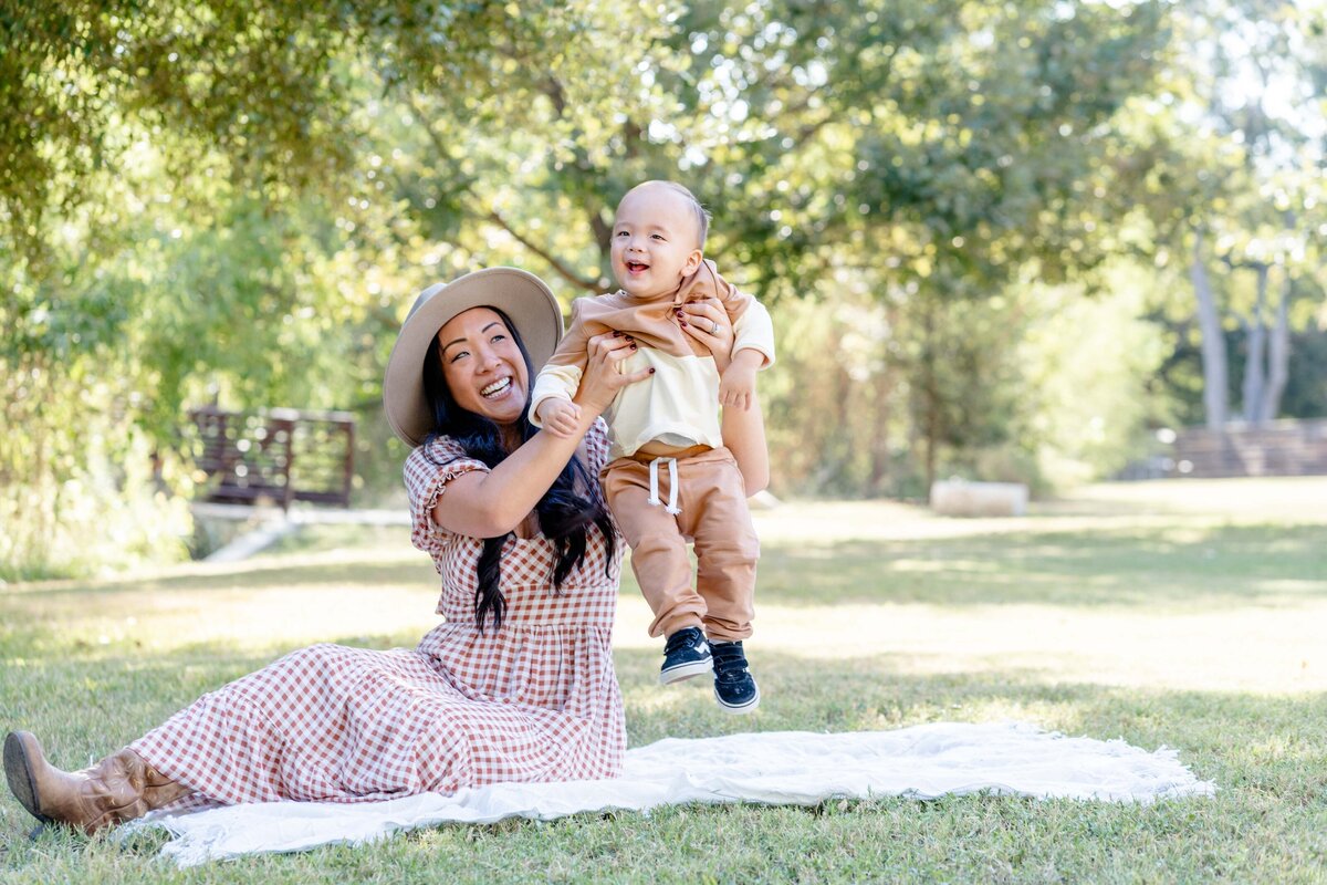 Austin-TX-Fall-Mini-Session-Magnolia-and-Grace-Photography-Co-JessicaL# (1)-10