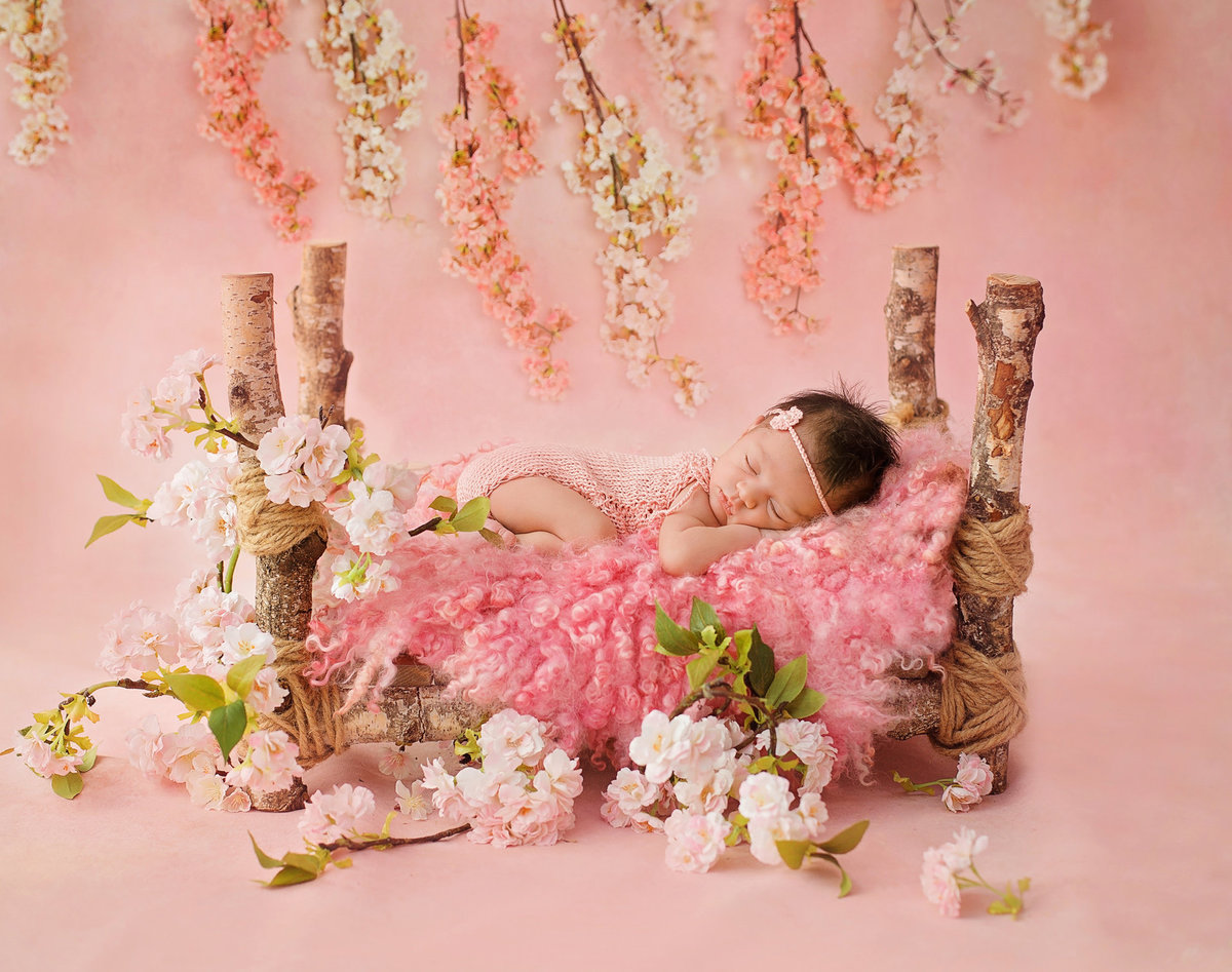 newborn in flowers264