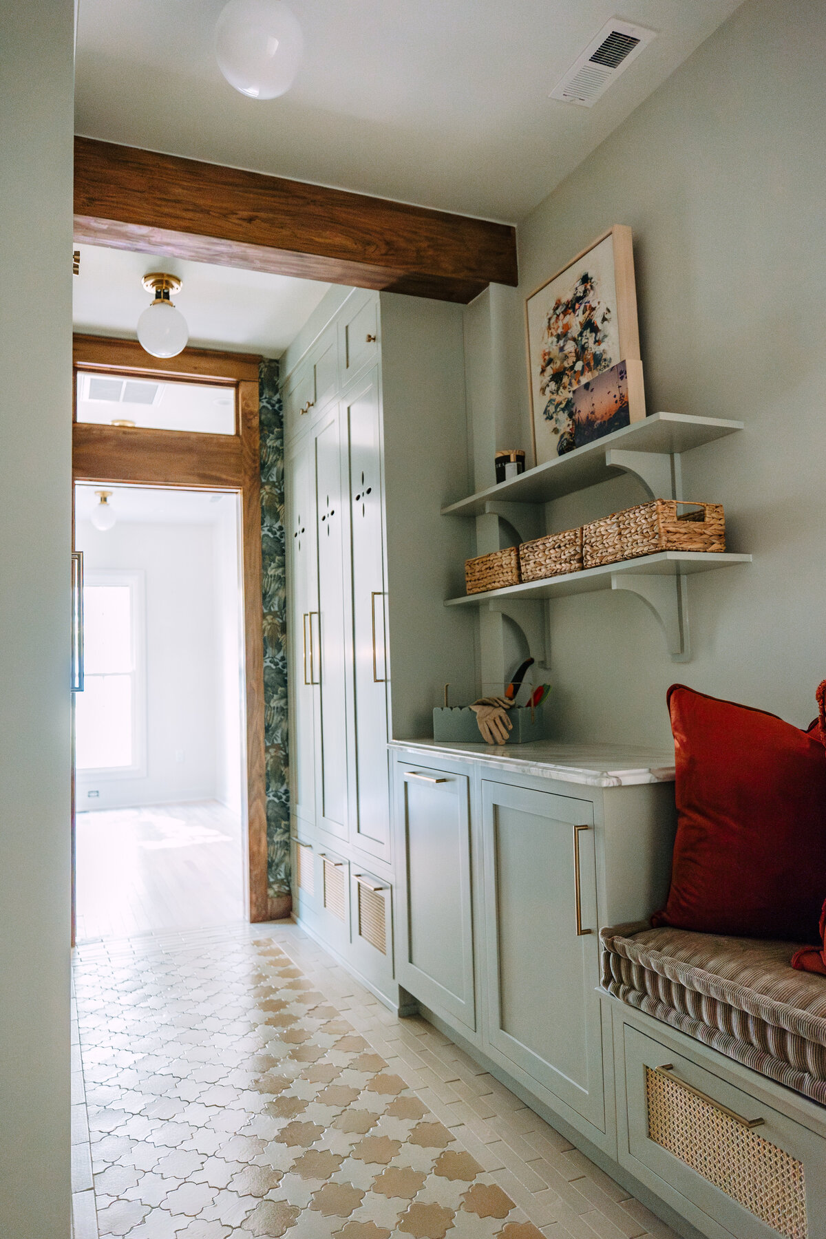natural-tones-mudroom-inspiration