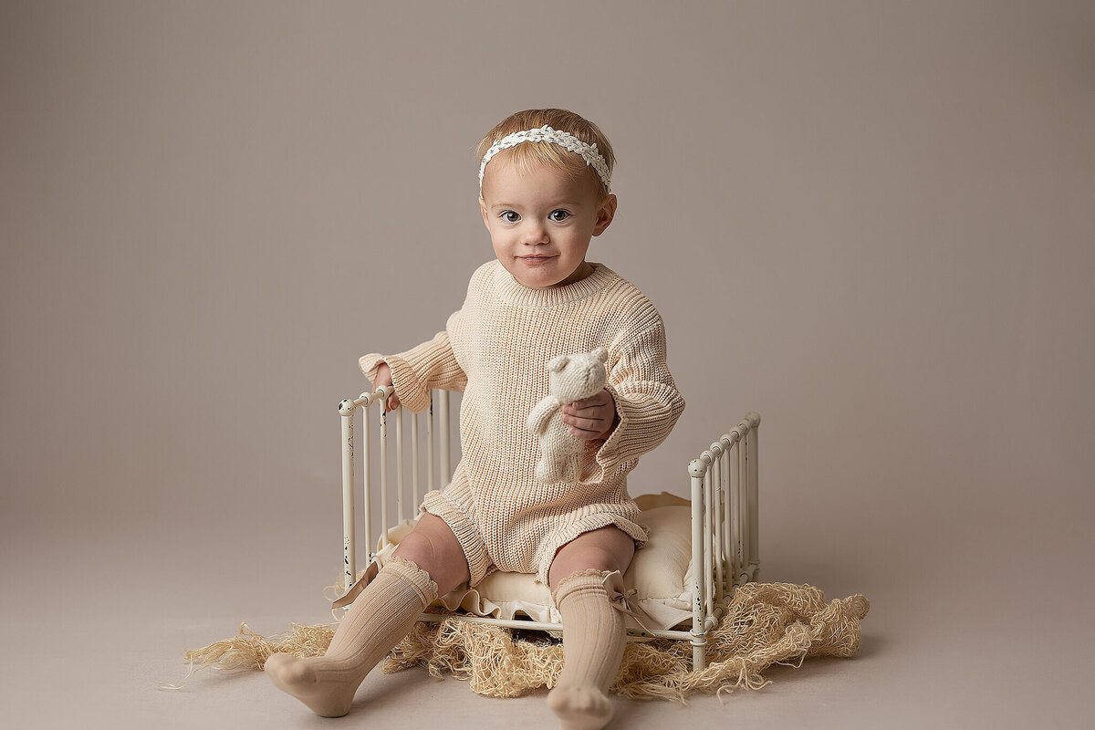 18 month old girl during her milestone session in Southern Minnesota.  Jennifer Brandes Photography.  Child portraits.