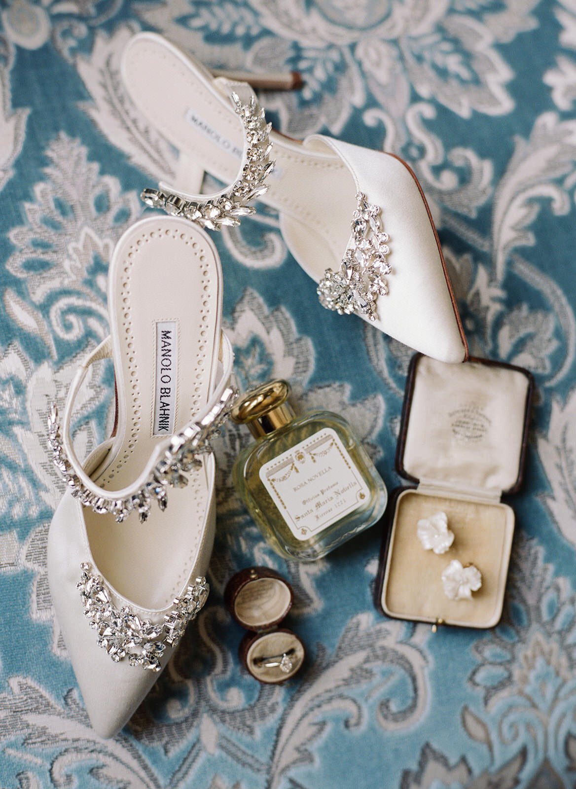 Powers_Wilson_Switzerland_Wedding_BridalDetails_TaraHodgesPhotography051